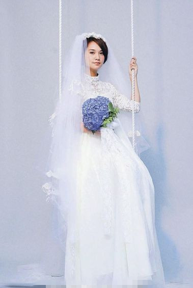 杨丞琳甜美婚纱照
